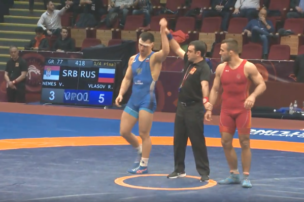 В четвертьфинале Власов (в синей форме) одолел чемпиона мира 2017 года Виктора Немеша В четвертьфинале Власов (в синей форме) одолел чемпиона мира 2017 года Виктора Немеша