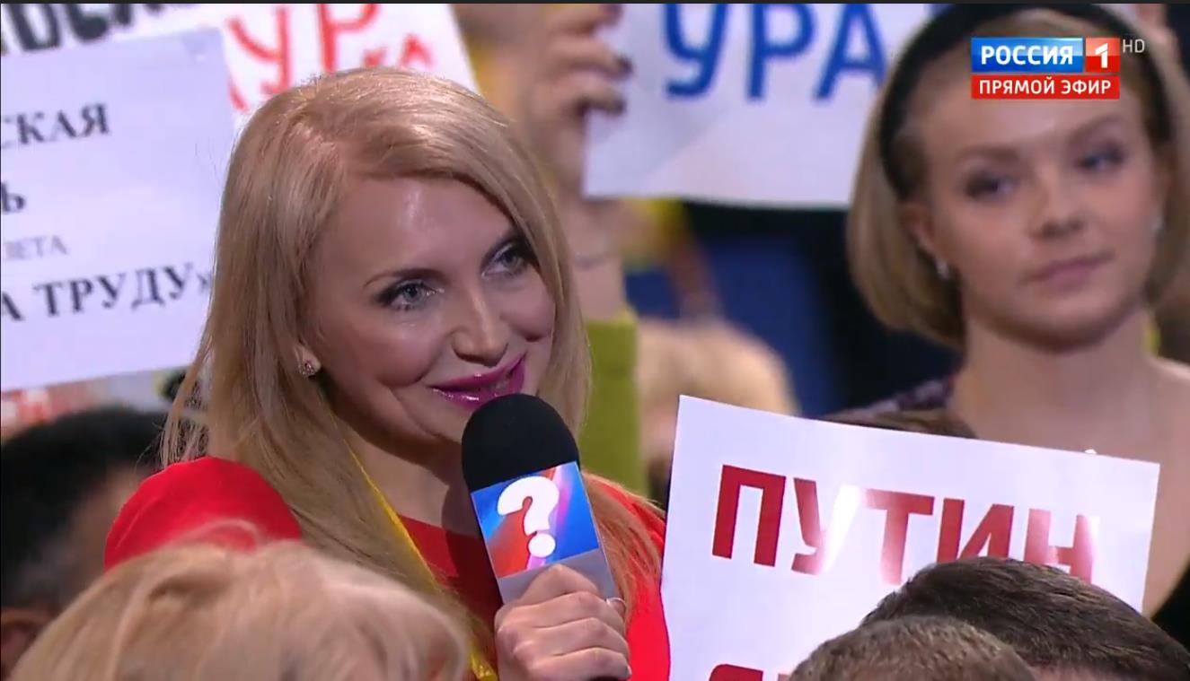 На табличке у журналистки было написано «Путин + лыжи». Это сработало На табличке у журналистки было написано «Путин + лыжи». Это сработало