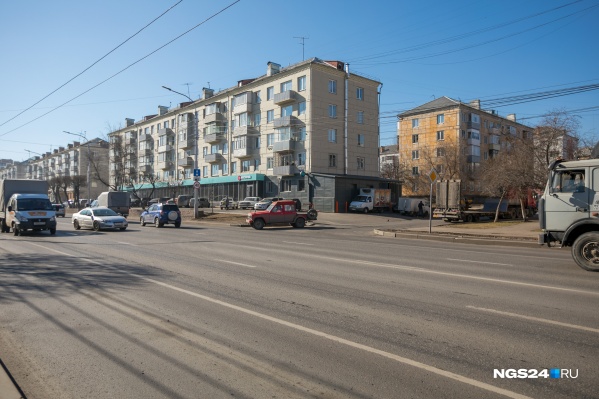 При движении со стороны центра города теперь нельзя поворачивать налево При движении со стороны центра города теперь нельзя поворачивать налево