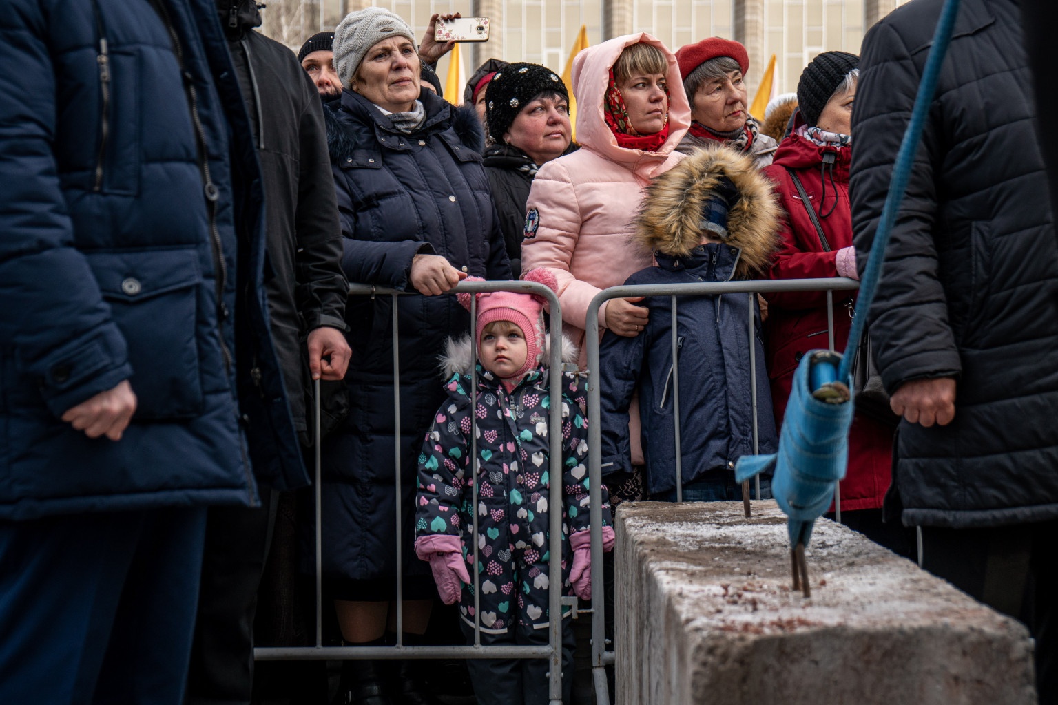 На площадь Пименова пришли новосибирцы разных возрастов На площадь Пименова пришли новосибирцы разных возрастов