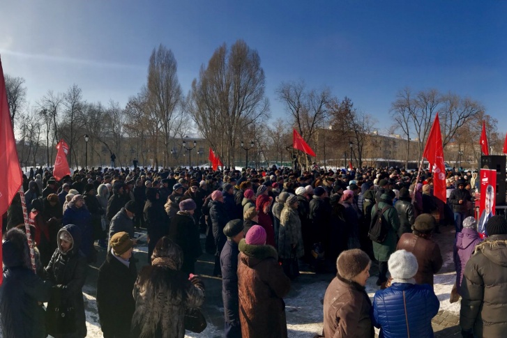 На митинги протеста приходят в основном пожилые люди На митинги протеста приходят в основном пожилые люди