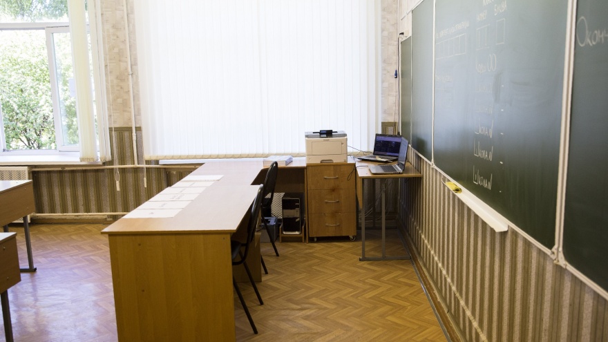 «Закрывают классы в школах и группы в садиках»: по Ярославлю гуляет ОРВИ