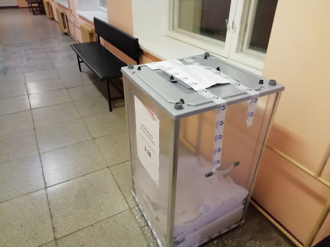 Ящики для голосования уже опечатаны Ящики для голосования уже опечатаны