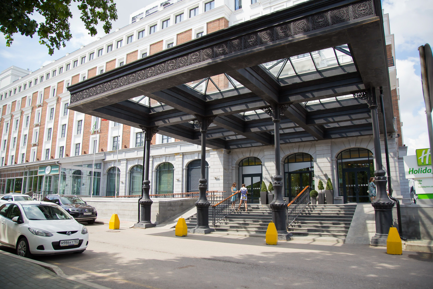 Гостиницу Holiday Inn построили в Уфе рядом со сквером Театральный Гостиницу Holiday Inn построили в Уфе рядом со сквером Театральный