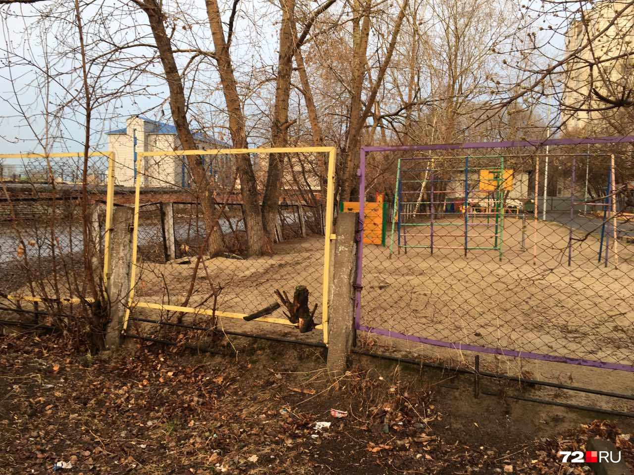 Забор детского сада № 112 (Волгоградская, 14)