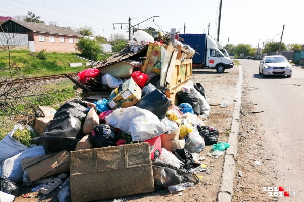 Стихийные свалки можно видеть по всему Ростову Стихийные свалки можно видеть по всему Ростову
