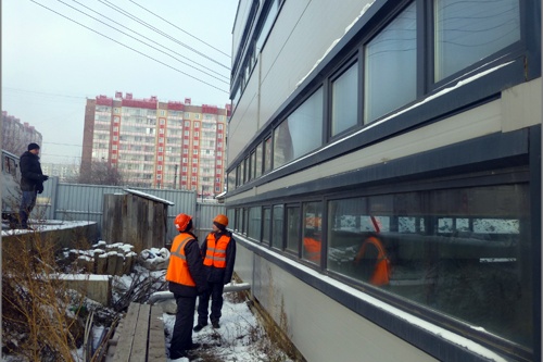 Сегодня рабочие приступили к демонтажу окон Сегодня рабочие приступили к демонтажу окон