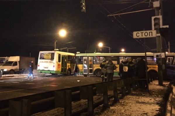 На водителя автобуса, устроившего смертельное ДТП в Ярославле, завели уголовное дело На водителя автобуса, устроившего смертельное ДТП в Ярославле, завели уголовное дело