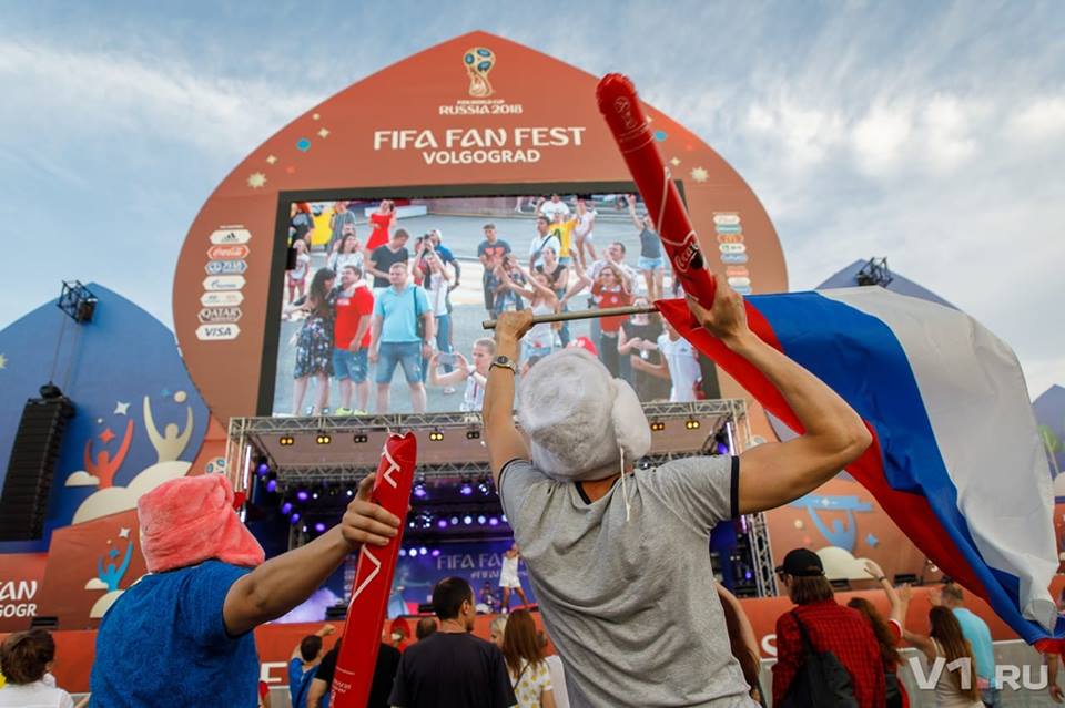 Российский флаг пригодится на футболе и на рок-концерте Российский флаг пригодится на футболе и на рок-концерте