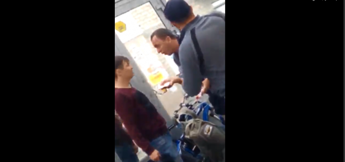 На Авиационной произошел конфликт между пешеходом и велосипедистом На Авиационной произошел конфликт между пешеходом и велосипедистом
