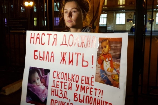 После одиночного пикета артистка сообщила о восстановлении Михаила Каабака После одиночного пикета артистка сообщила о восстановлении Михаила Каабака