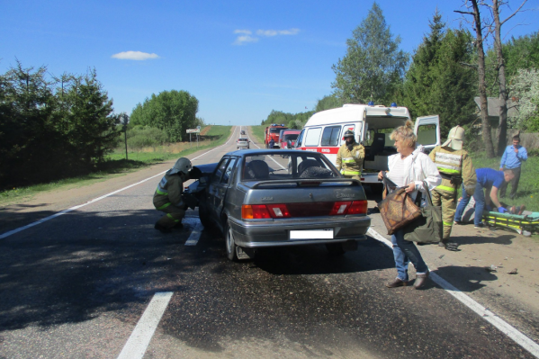 Пострадавших на скорой увезли в больницу Пострадавших на скорой увезли в больницу