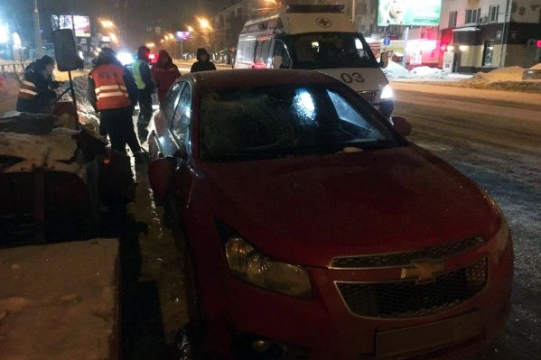 Chevrolet Cruze сбил дорожного рабочего Chevrolet Cruze сбил дорожного рабочего