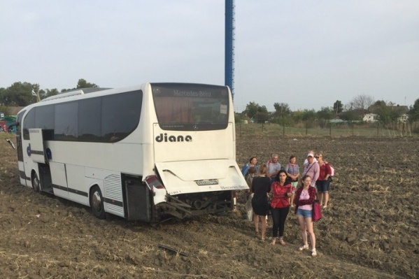 Пассажиры автобуса до сих пор отходят от шока Пассажиры автобуса до сих пор отходят от шока 