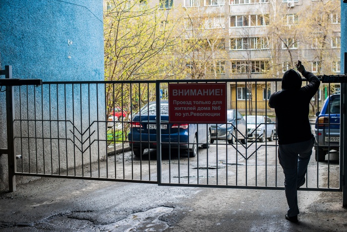 Новосибирцы начали активно защищаться от автомобилистов, пытающихся объехать пробки по придворовым территориям Новосибирцы начали активно защищаться от автомобилистов, пытающихся объехать пробки по придворовым территориям
