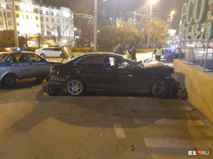 Нескольких пострадавших отвезли в больницу Нескольких пострадавших отвезли в больницу
