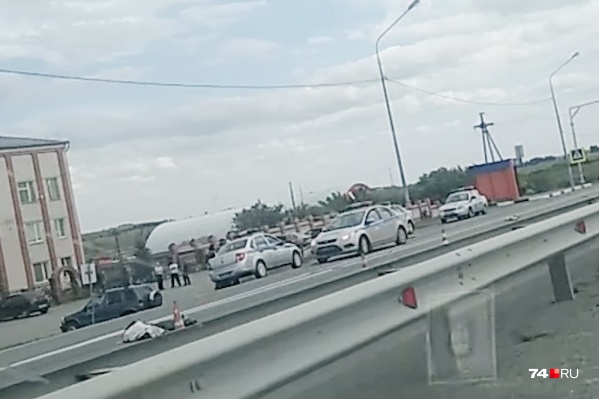 Авария произошла в понедельник, 5 августа, в 14:25 на 46-м километре трассы Челябинск — Троицк Авария произошла в понедельник, 5 августа, в 14:25 на 46-м километре трассы Челябинск — Троицк