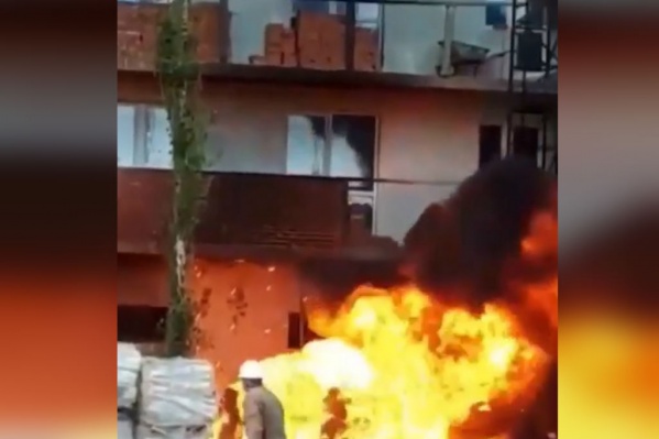 Огонь было видно за несколько километров Огонь было видно за несколько километров