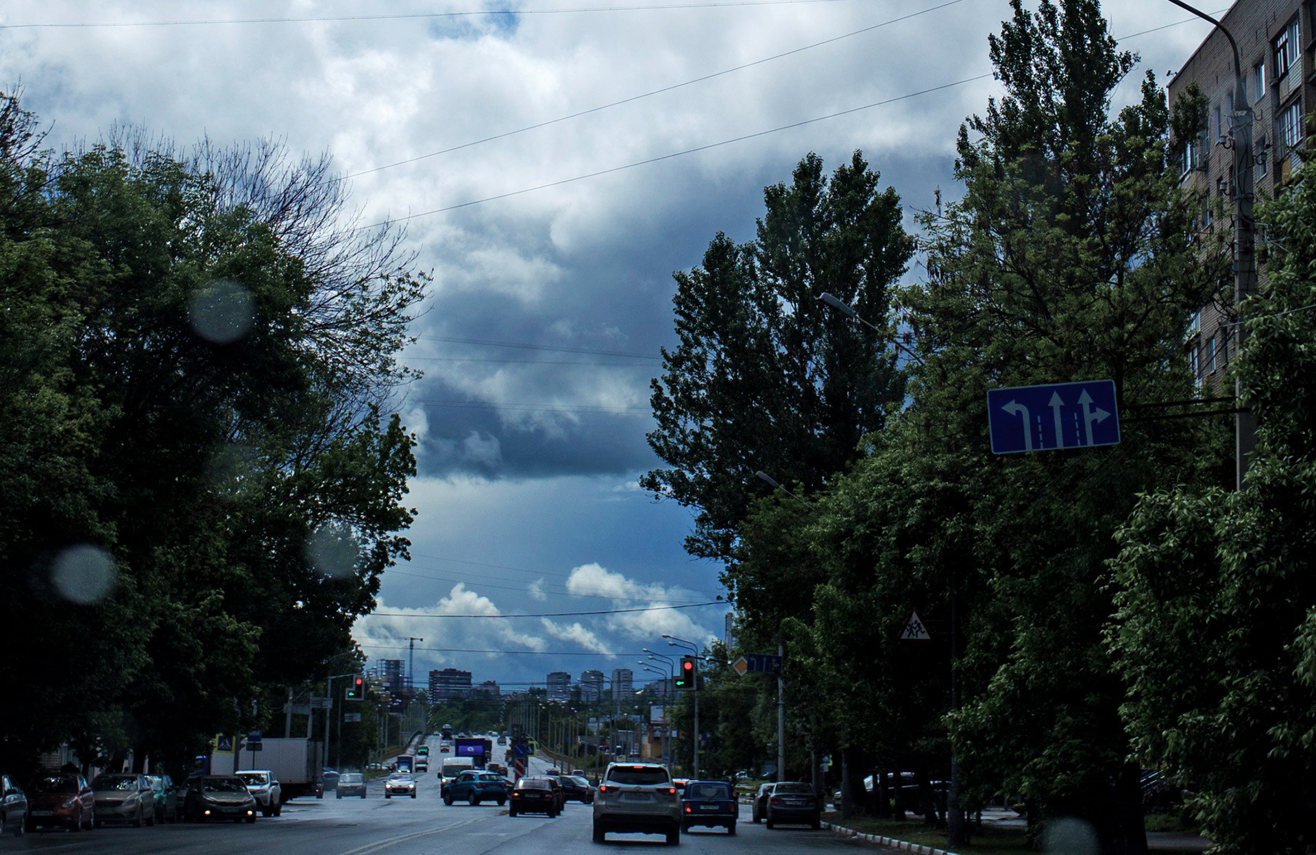 Шквалы ветра и торнадо: на Ярославль идёт непогода