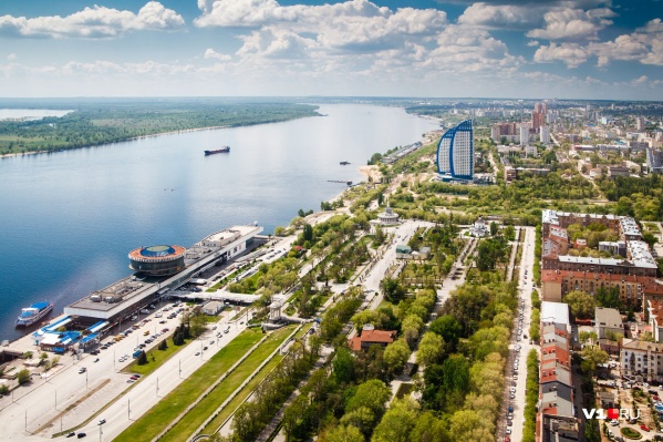 Самое время для прогулок, главное — захватить на всякий случай зонтик Самое время для прогулок, главное — захватить на всякий случай зонтик