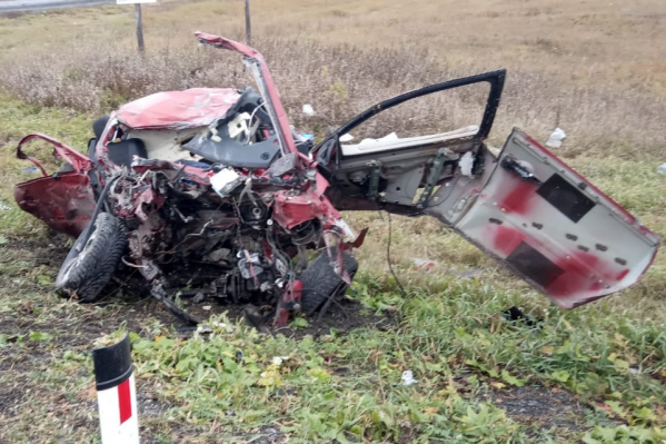 Водитель и два пассажира Renault погибли Водитель и два пассажира Renault погибли