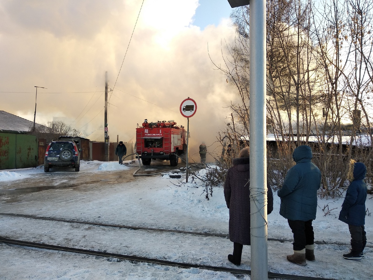 В ликвидации пожара было задействовано 32 человека и пять единиц техники В ликвидации пожара было задействовано 32 человека и пять единиц техники