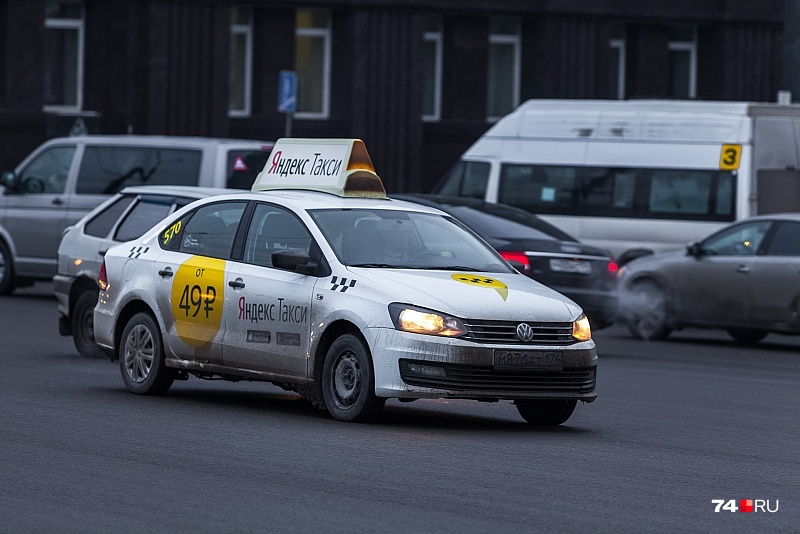 «Накинулся с кастетом»: коллеги водителя «Яндекс.Такси» рассказали об избиении на вокзале Челябинска