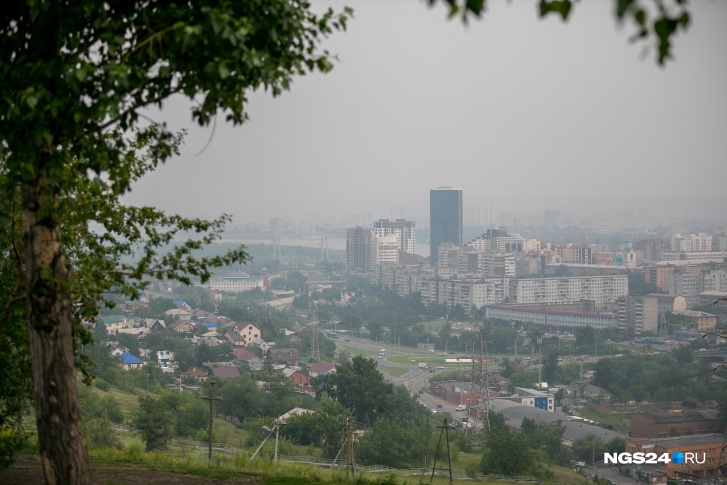Пожары на юге края начались 13 июля и с тех пор дым окутал половину страны 
