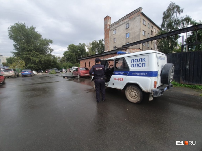 В деталях произошедшего разбираются полицейские и следователи В деталях произошедшего разбираются полицейские и следователи