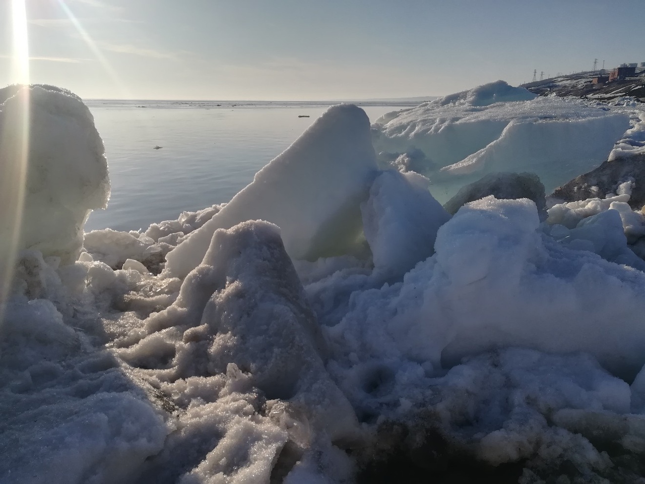 «Лето почти настало»: на Енисее на севере Красноярского края начался ледоход