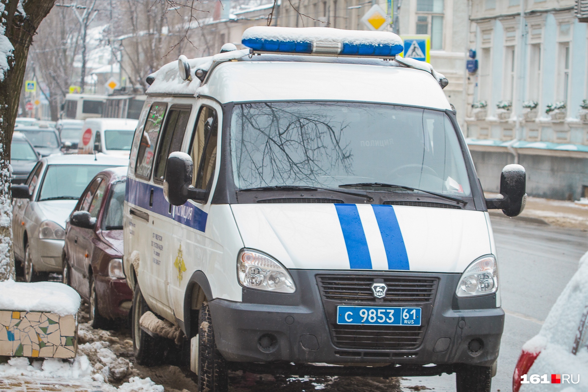 Вооруженные грабители с петардами напали на ювелирный магазин в Гуково