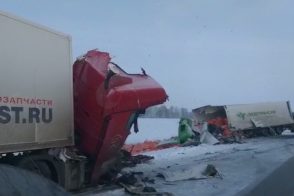 Сейчас полицейские выясняют обстоятельства ДТП Сейчас полицейские выясняют обстоятельства ДТП