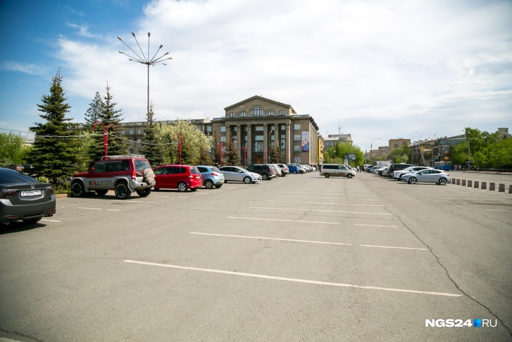 Платные парковки могут перенести на ул. Бограда и соседние