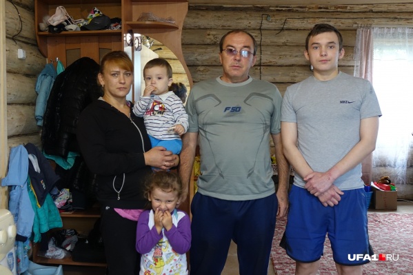 Семья чудом спаслась из огня Семья чудом спаслась из огня