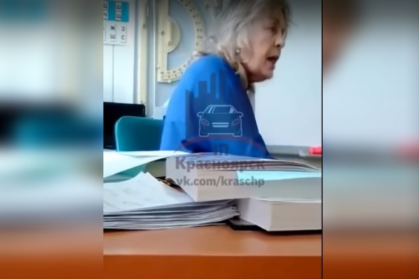 Вера Васильевна после такого ушла на больничный Вера Васильевна после такого ушла на больничный