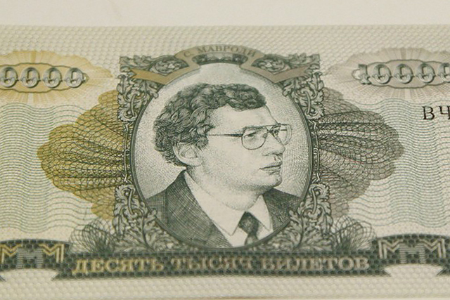 Почему люди живут в кредит