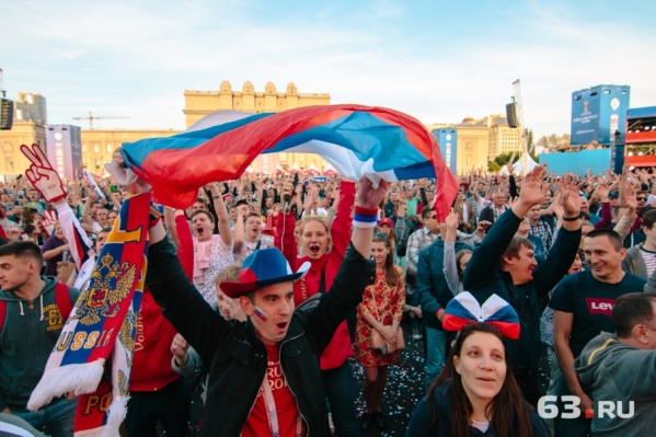 Вперед! За Россию! Вперед! За Россию!