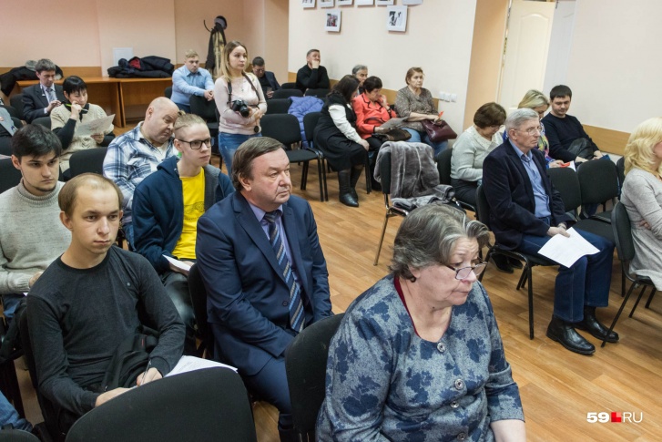 На слушания пришли около 30 человек На слушания пришли около 30 человек