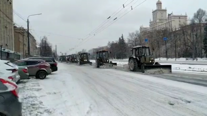 В мэрии Челябинска рассказали и показали, как борются со снегом на дорогах. Ставим свою оценку