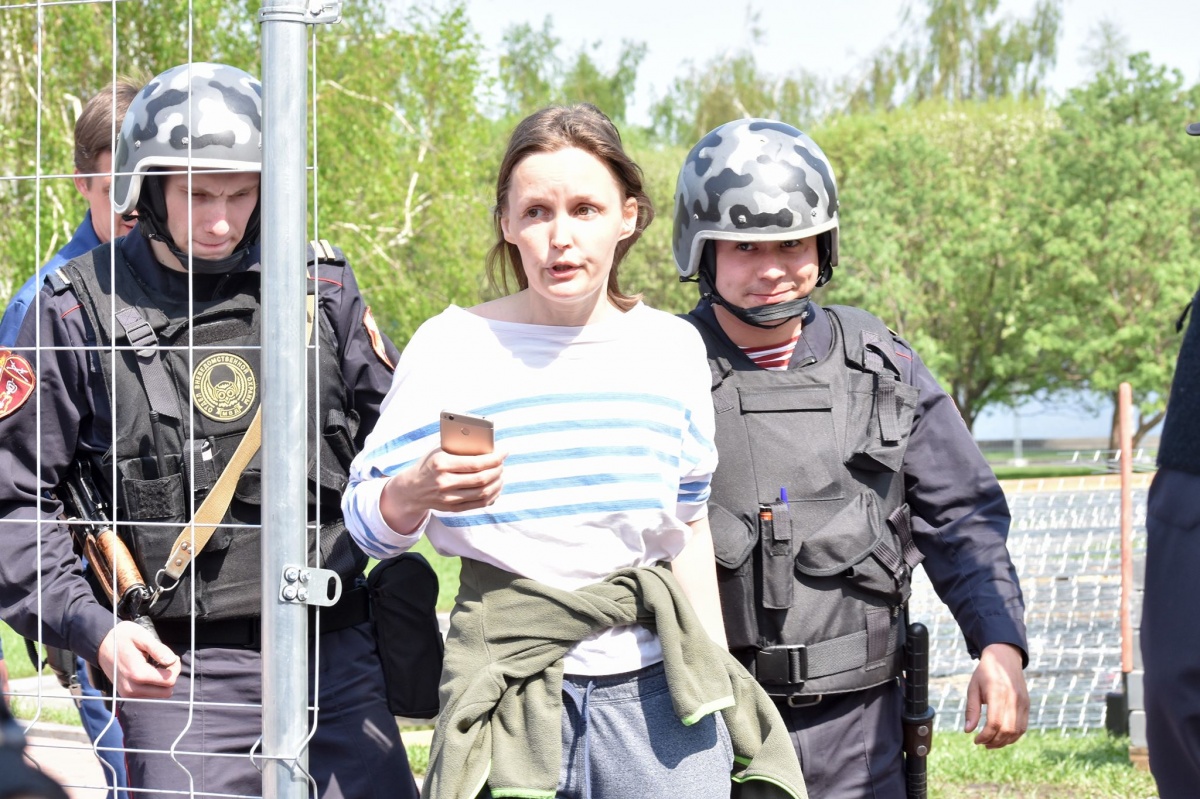 Алёну Смышляеву снимали с дерева Алёну Смышляеву снимали с дерева