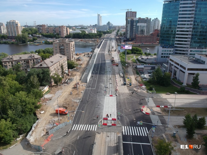 Так выглядит мост за несколько часов до открытия Так выглядит мост за несколько часов до открытия