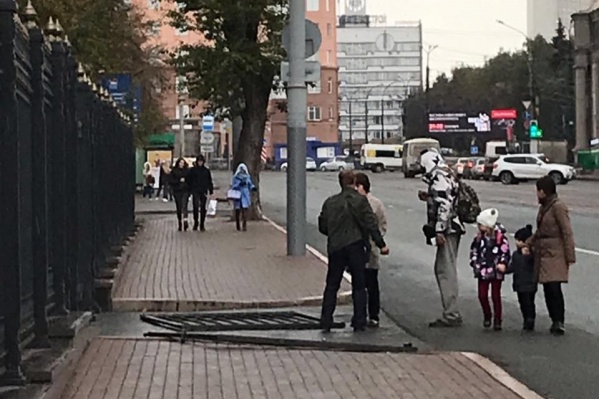 Здание правительства Челябинской области лишили парадных ворот Здание правительства Челябинской области лишили парадных ворот