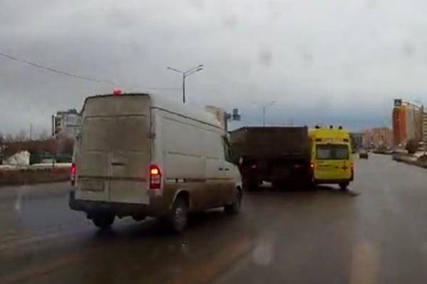 В аварии пострадали три машины, но обошлось без травм В аварии пострадали три машины, но обошлось без травм