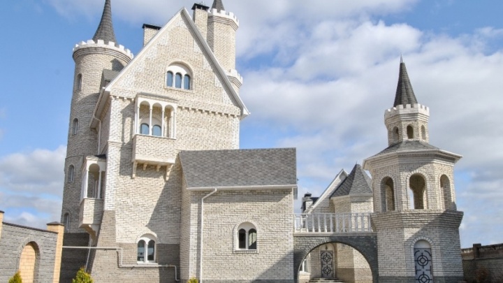 В Челябинске выставили на продажу замок за 30 миллионов рублей
