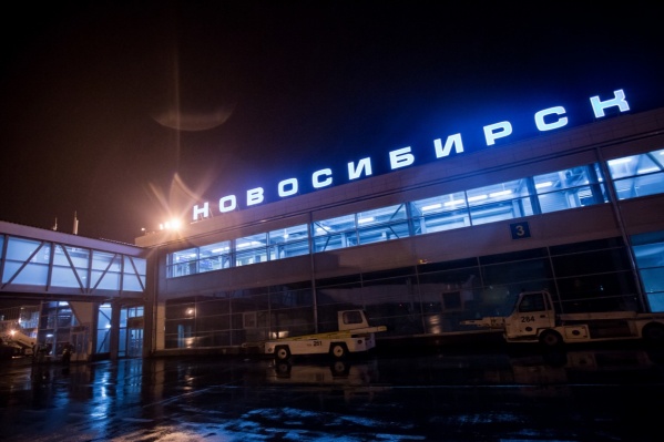 Самолёт должен был улететь в 17:45 Самолёт должен был улететь в 17:45