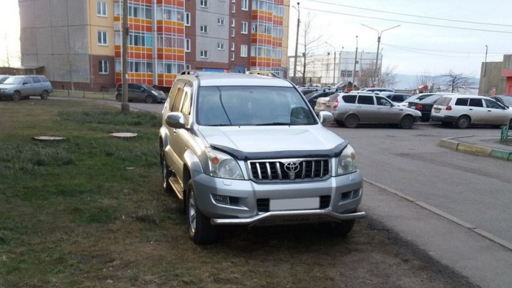 Два красноярца угоняли только «Крузеры» по городу и попались в Иркутске