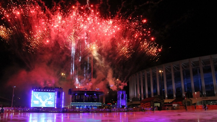 Олимпийские чемпионы открыли ледовую площадку около стадиона «Нижний Новгород». Смотрим фото