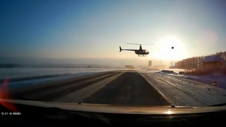 Жителей Башкирии напугал пролетающий над дорогой вертолет