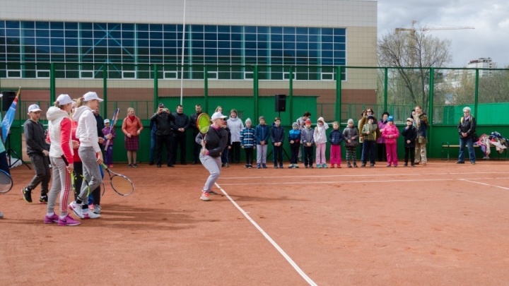 В Екатеринбурге родители юных теннисистов поссорились с руководством спортшколы из-за «мёртвых душ»