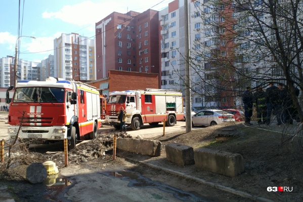 К месту ЧП стянули большое количество спецтехники К месту ЧП стянули большое количество спецтехники